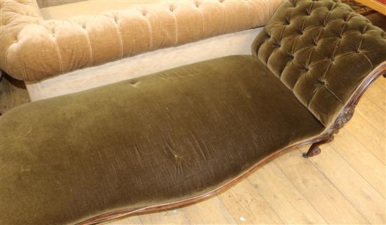 A Victorian walnut framed chaise longue W.183cm